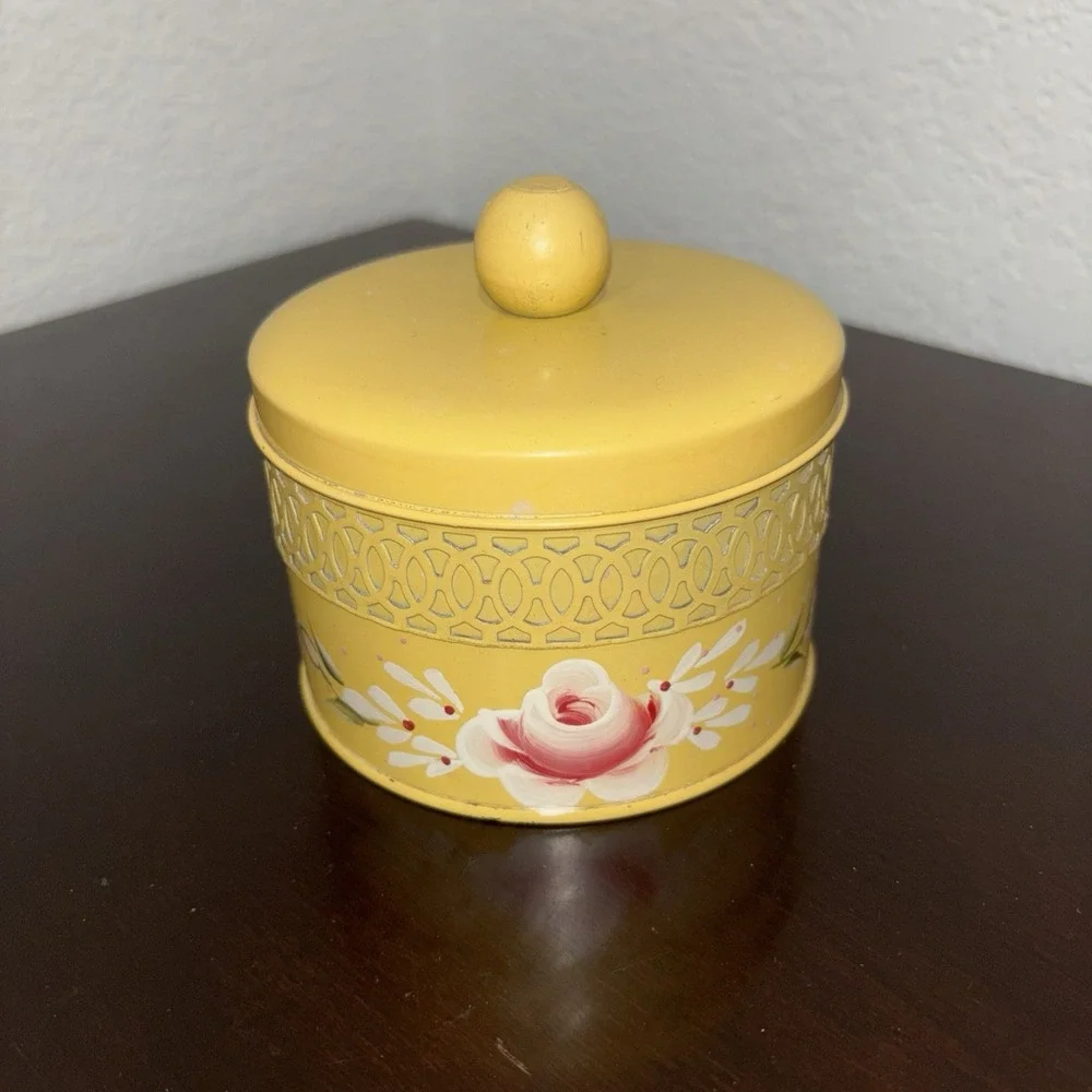 VTG Buttery Yellow Powder Box Tin Feminine Shabby Granny Cottage Dresser Table